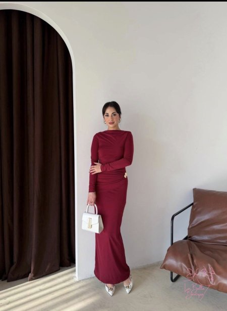 فستان لايكرا مع بروش