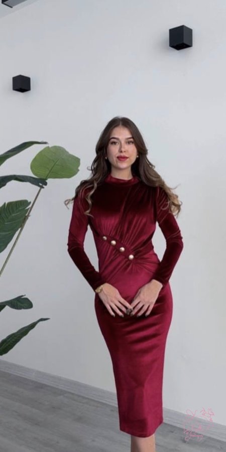 فستان مخمل طول وسط مع ازرار ذهبية