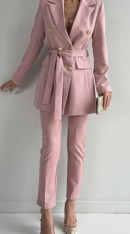 طقم رسمي مع ازرار ذهبية