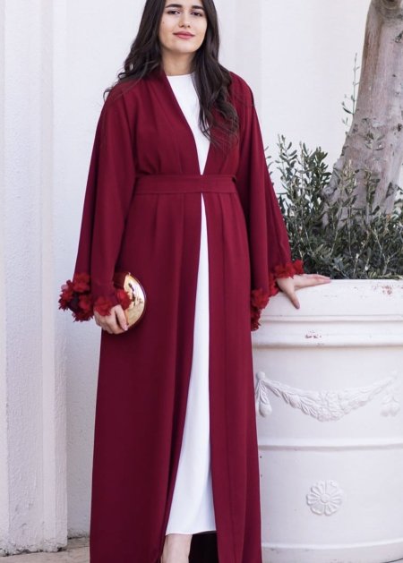 عباية قماش دبي مع ورد على الاكمام