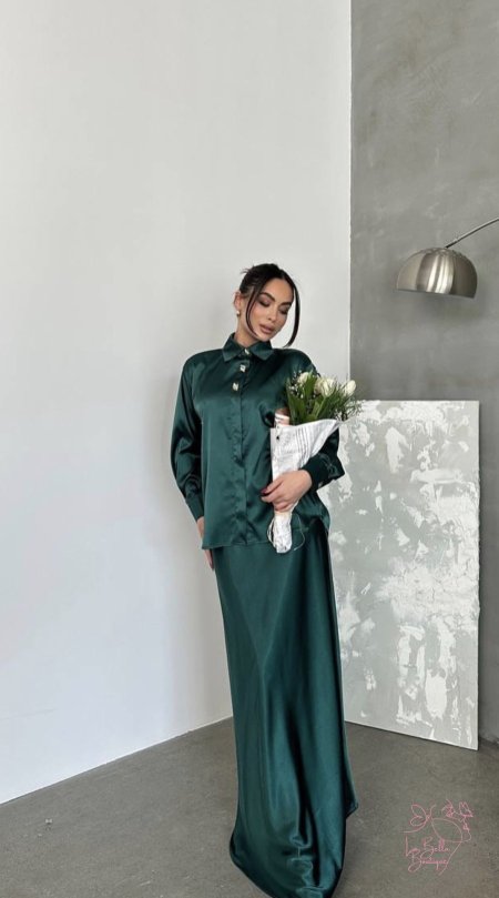 طقم تنورة وقميص ستان ناعم